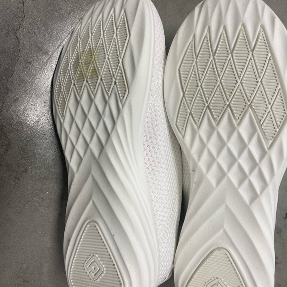 Brand new Dream Pairs memory foam sneakers size 6.5 white - Picture 2 of 2